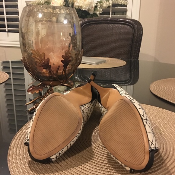 Beautiful black & cream heels - Picture 3 of 7